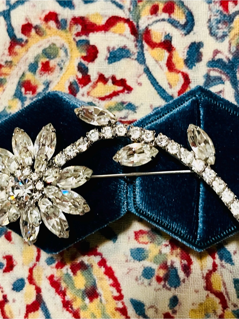 Vintage rhinestone Floral Brooch Pin , no imperfections